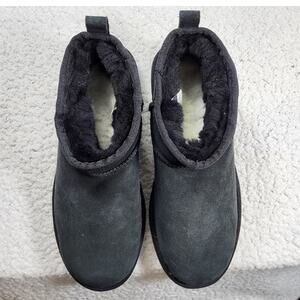 UGG Women's Classic Ultra Mini Black size womens boots size 10